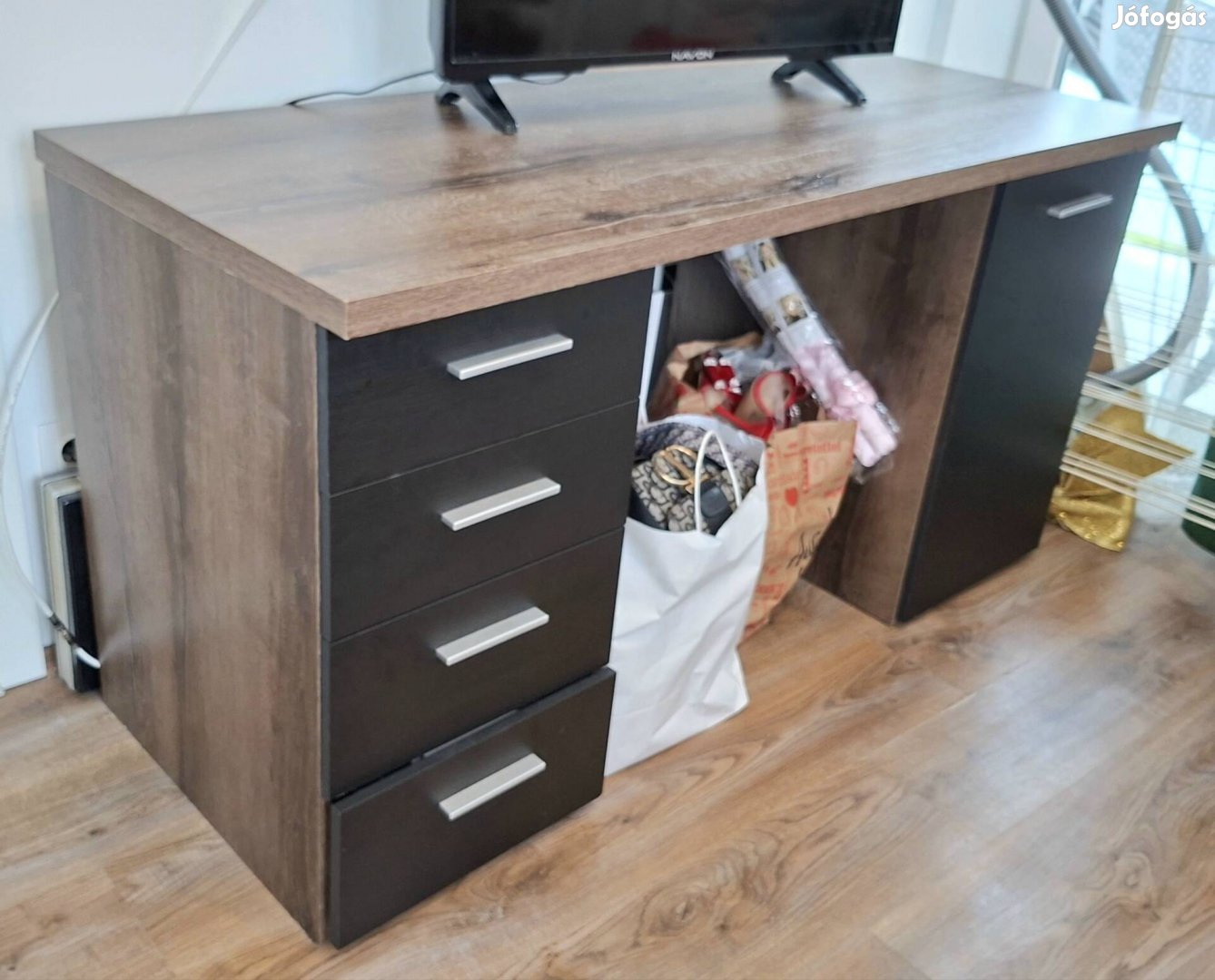 Íróasztal 145 x 77 x 60 cm