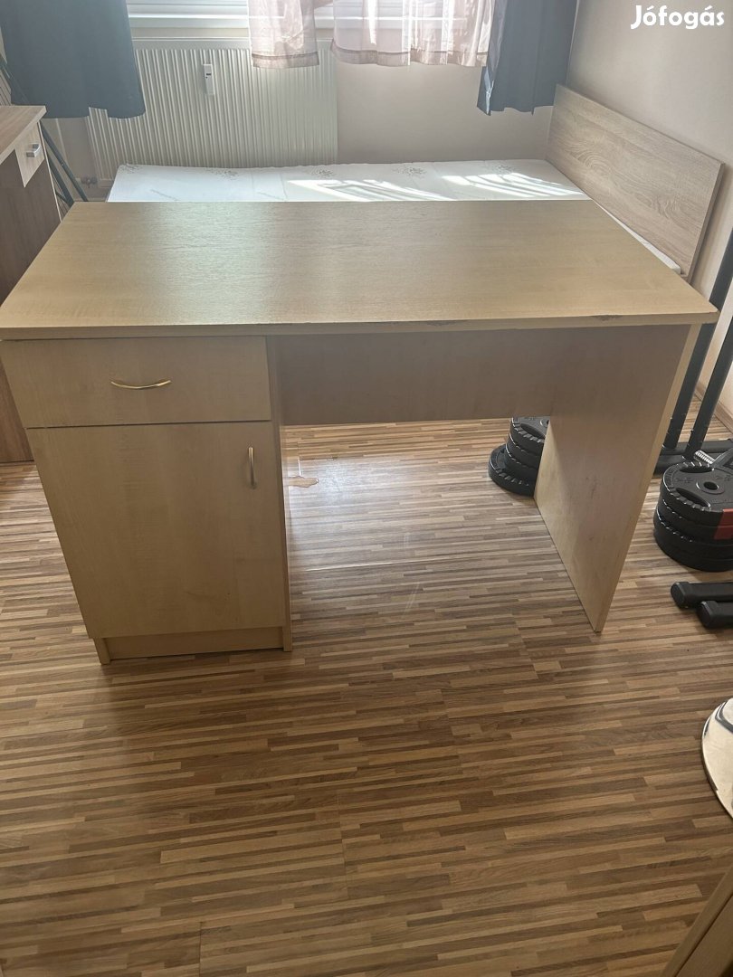 Íróasztal (110x60cm)