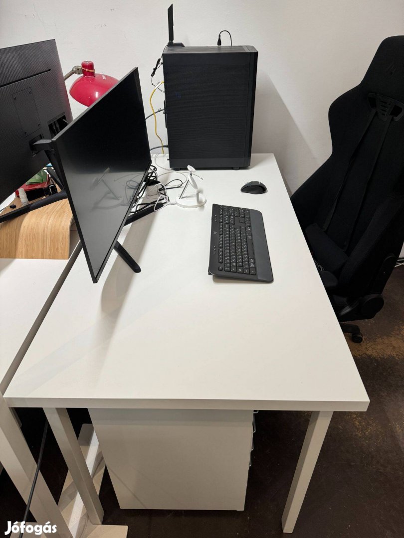 Íróasztal Irodai asztal