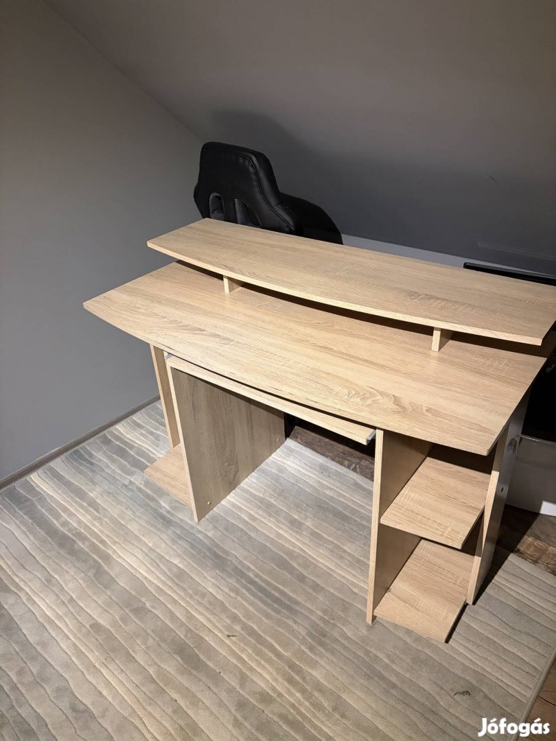 Íróasztal.