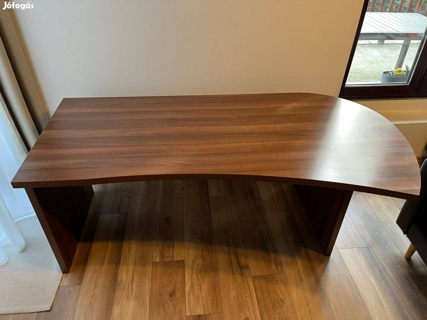 Íróasztal / irodai asztal