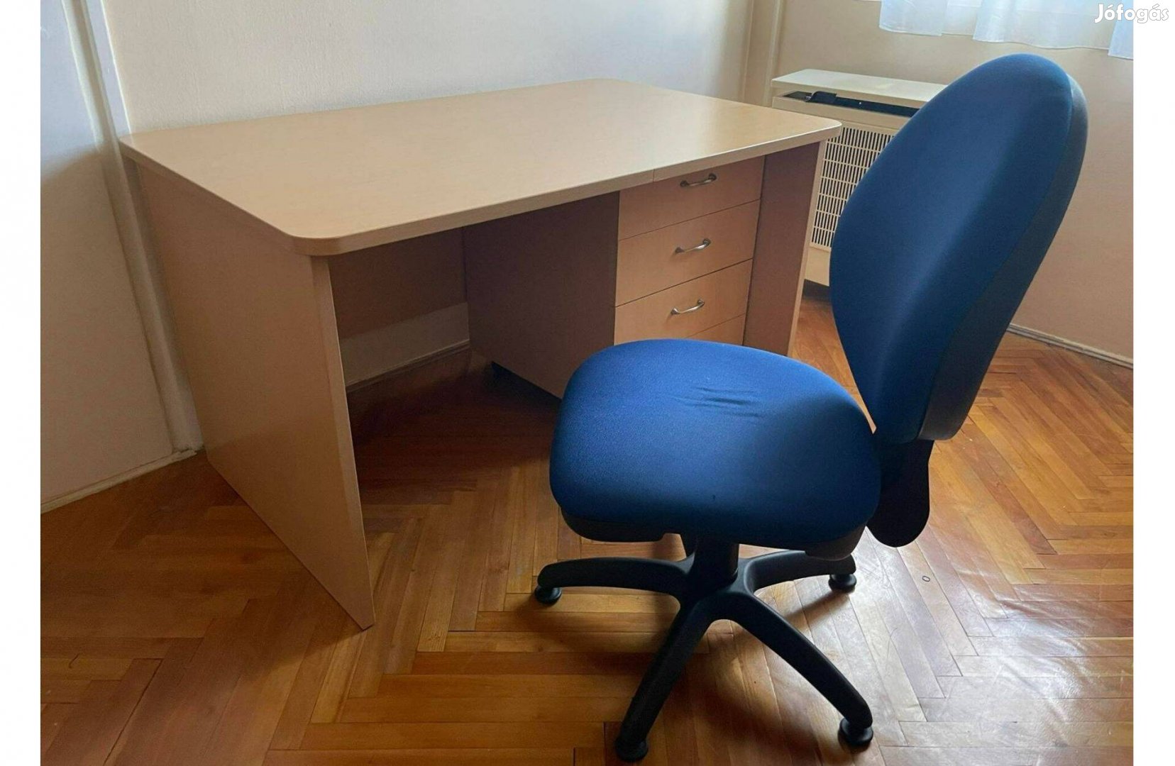 Íróasztal, fiókos tárolóval és irodai székkel
