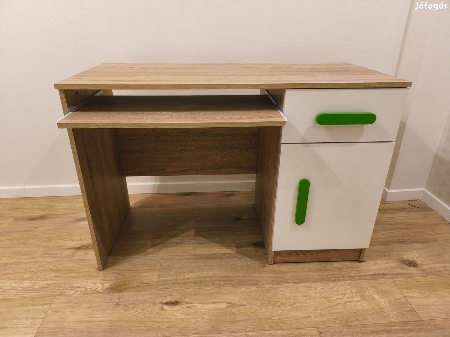 Íróasztal, hibátlan