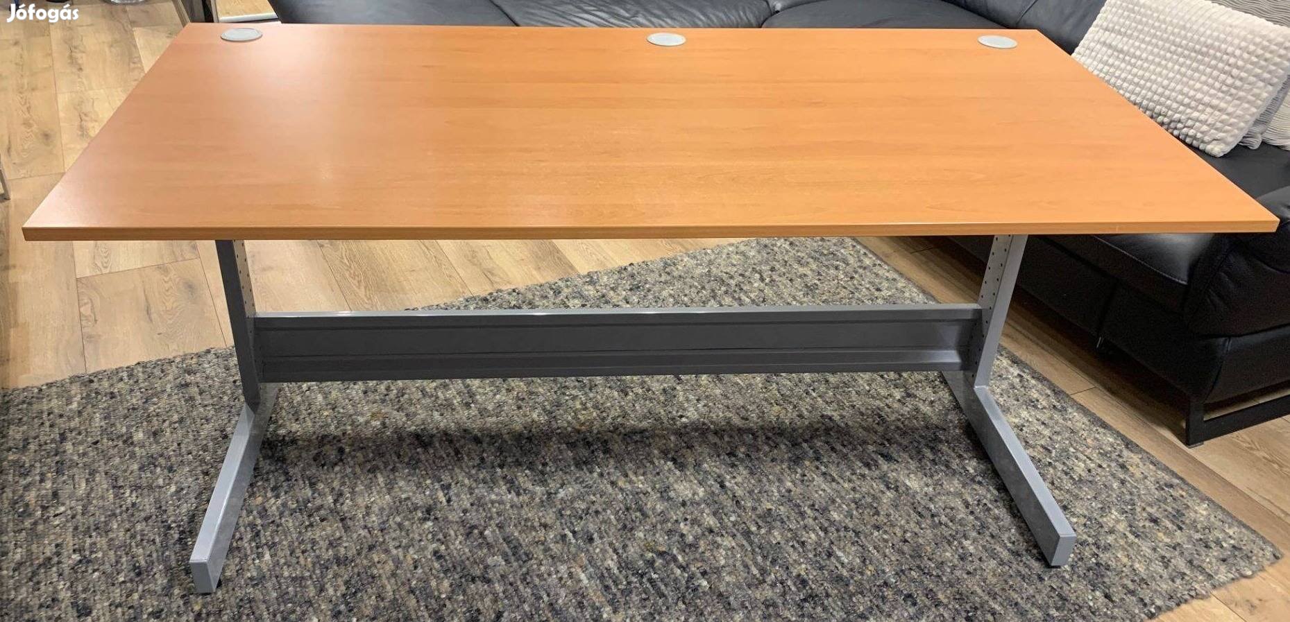 Íróasztal, számítógépasztal