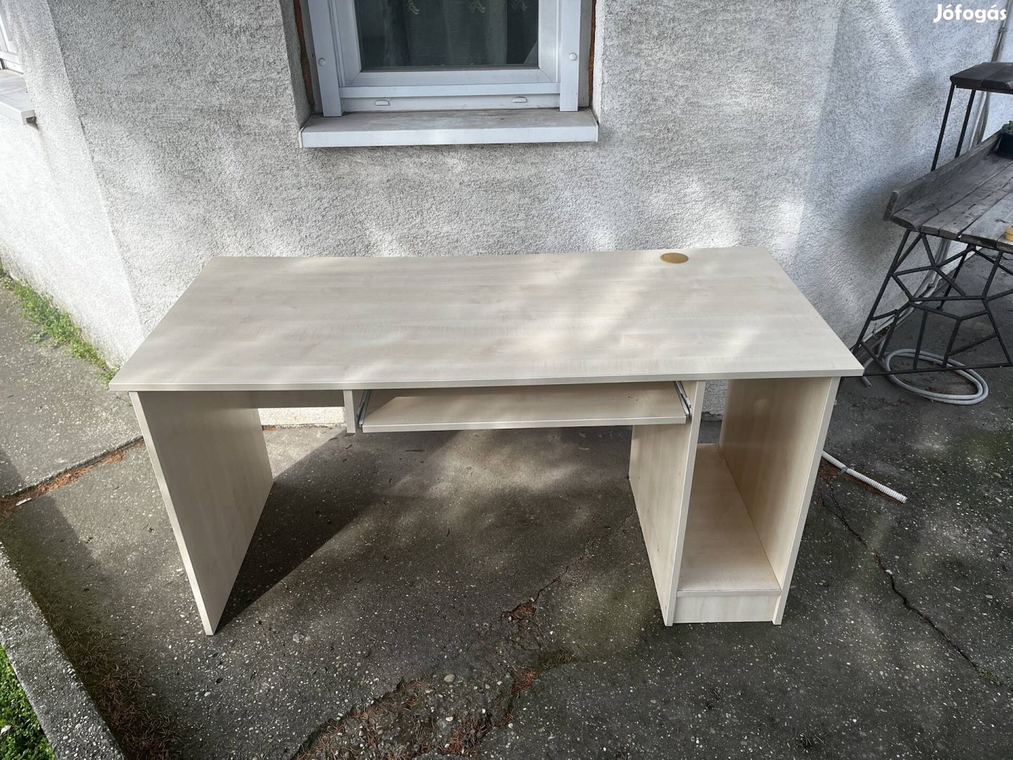 Íróasztal, számítógépasztal (149x65x75,5 cm)