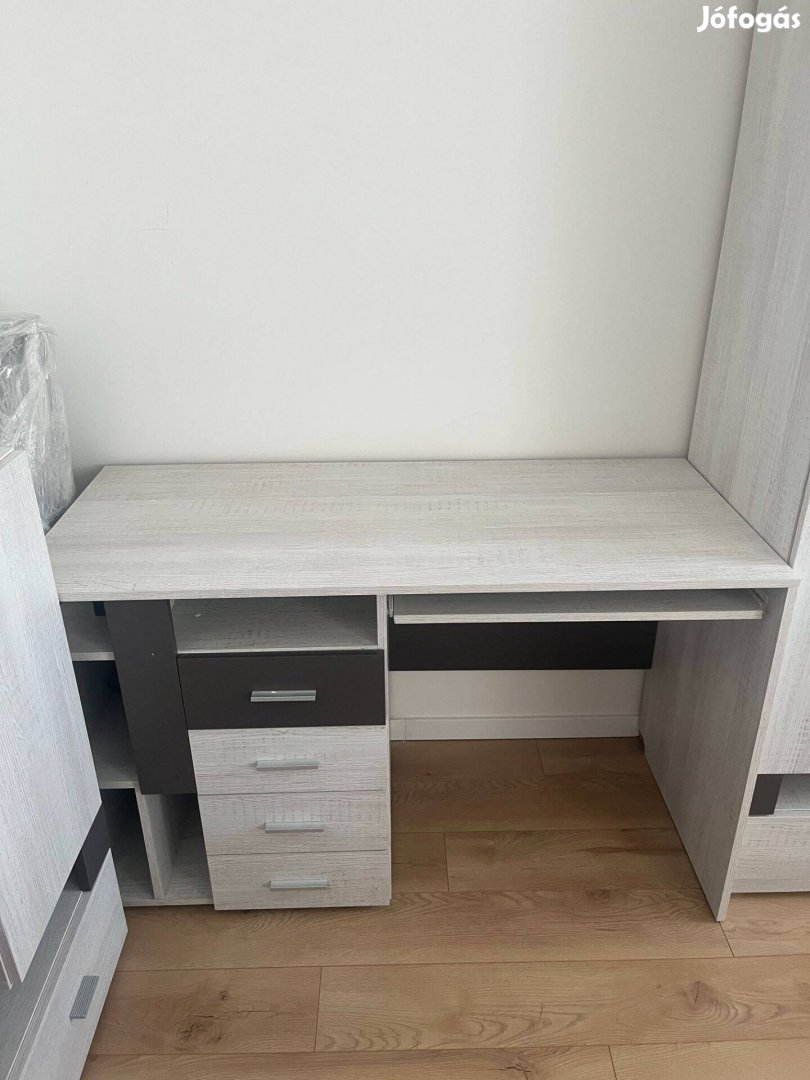 Íróasztal a Next ifjúsági bútorcsaládból