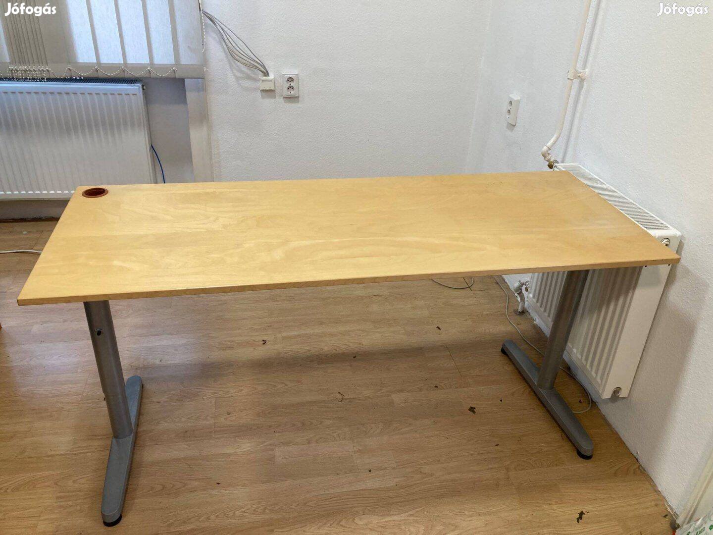 Iróasztal állítható lábakkal eladó IKEA