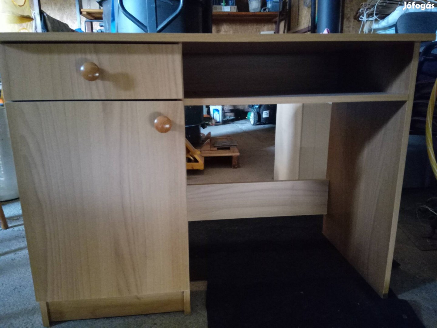 Íróasztal bükk színű