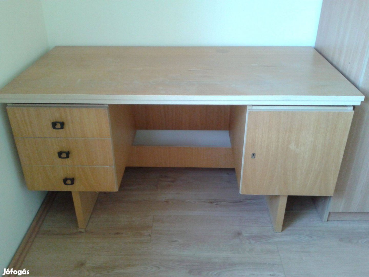 Íróasztal eladó