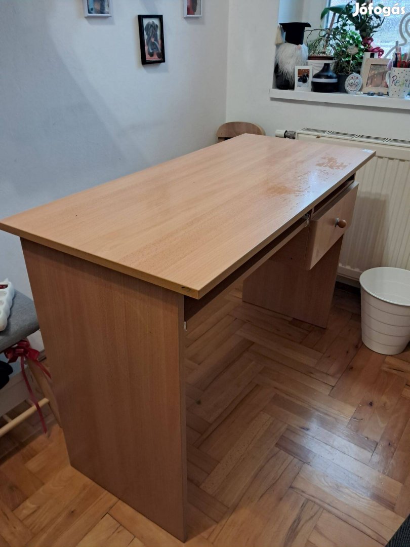 Íróasztal fiókos