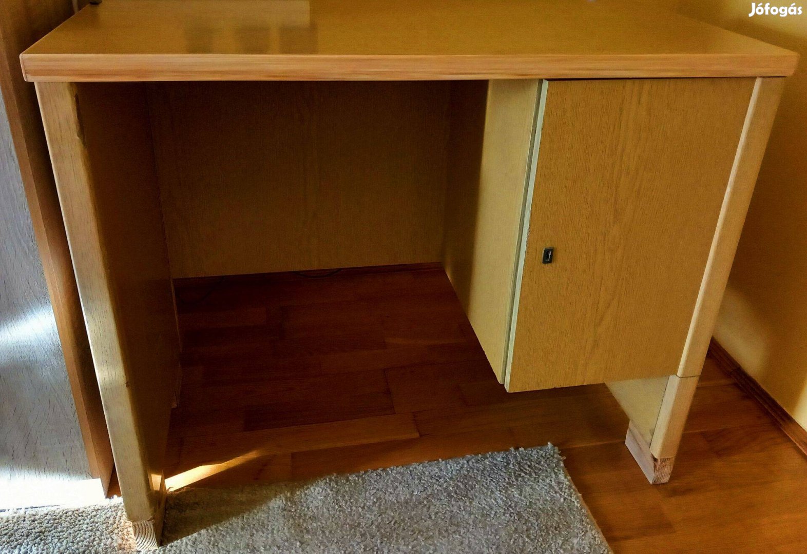 Íróasztal ingyen elvihető