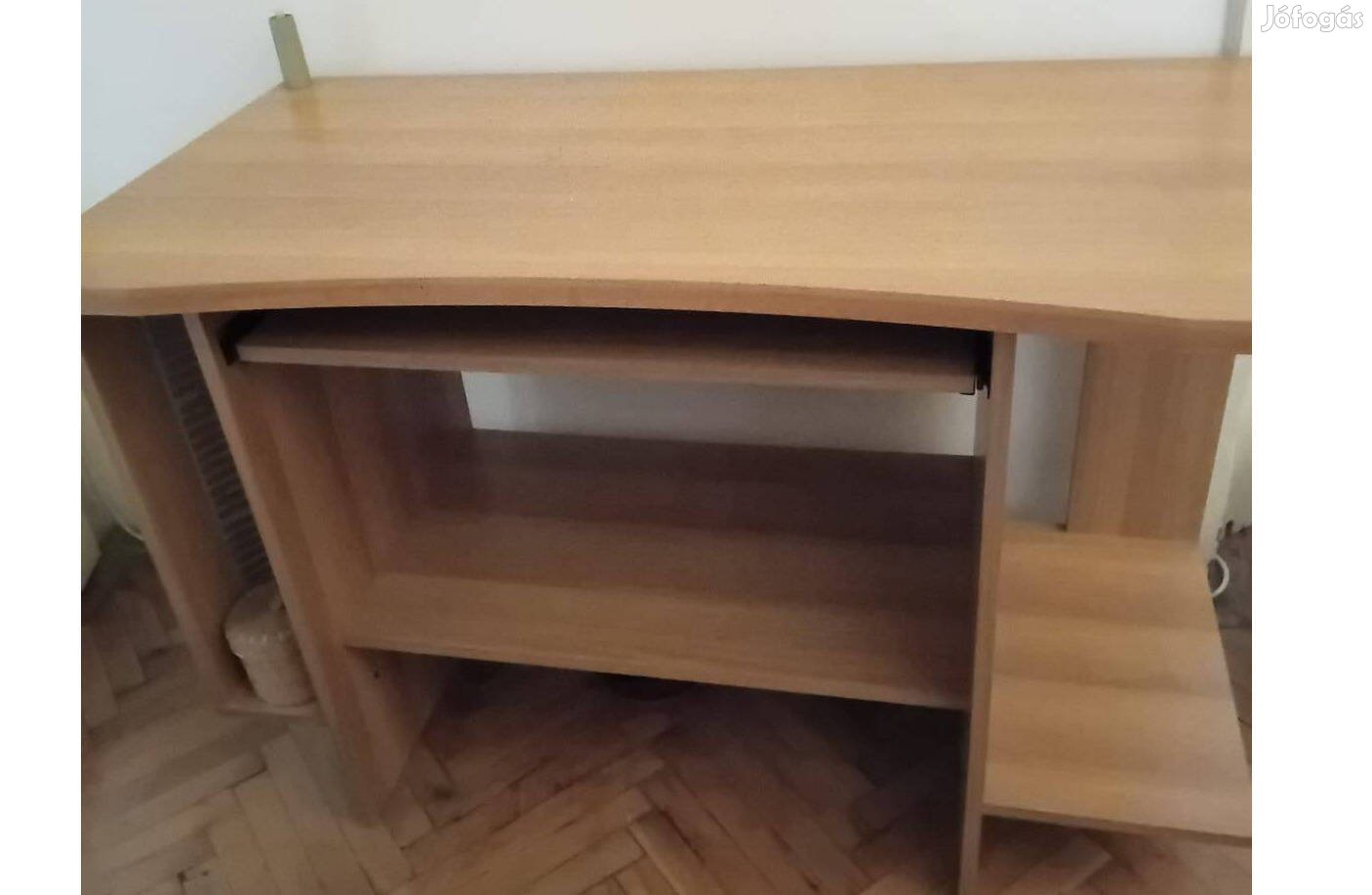 Íróasztal jó állapotban