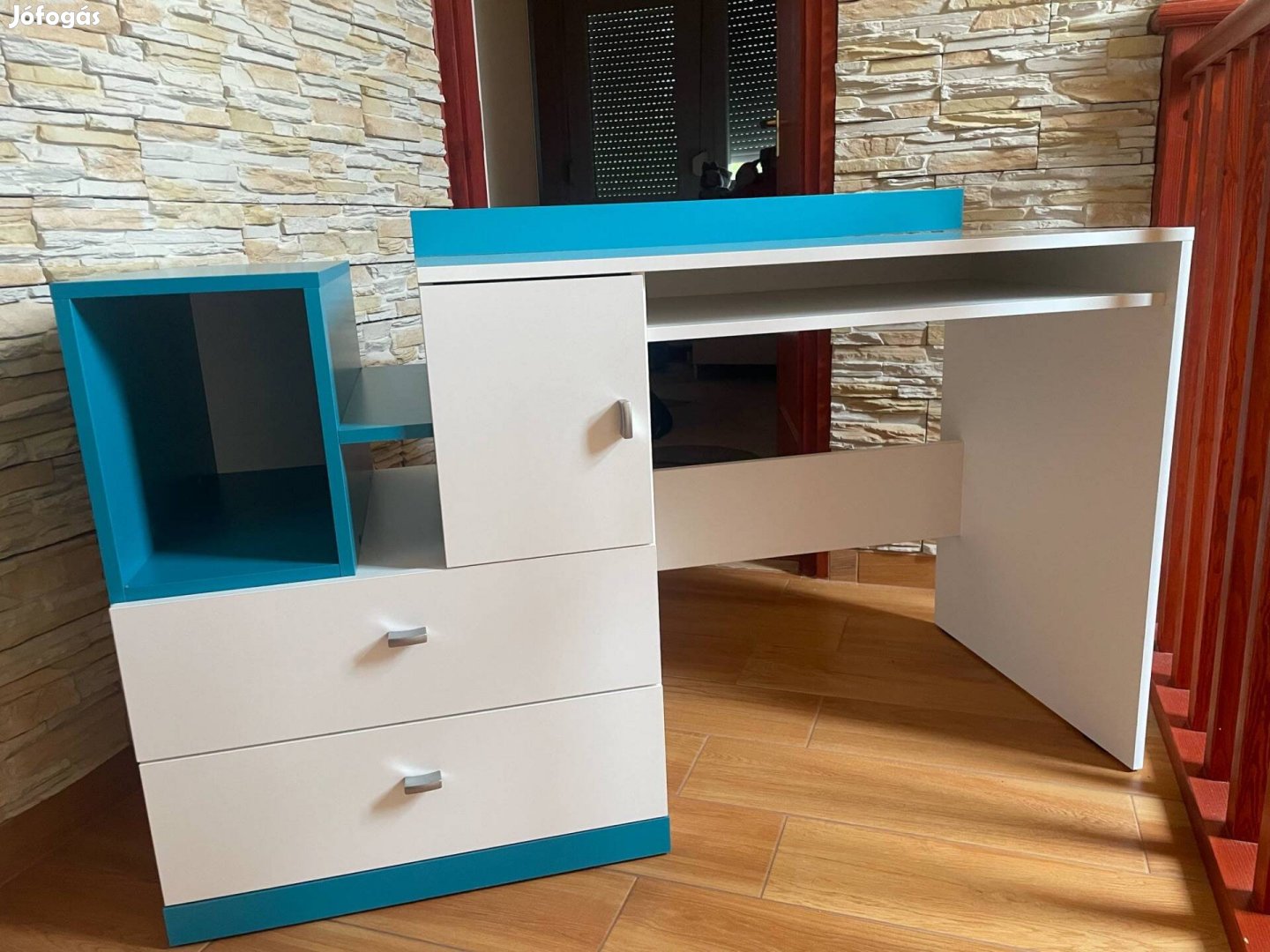 Íróasztal kiváló állapotban eladó