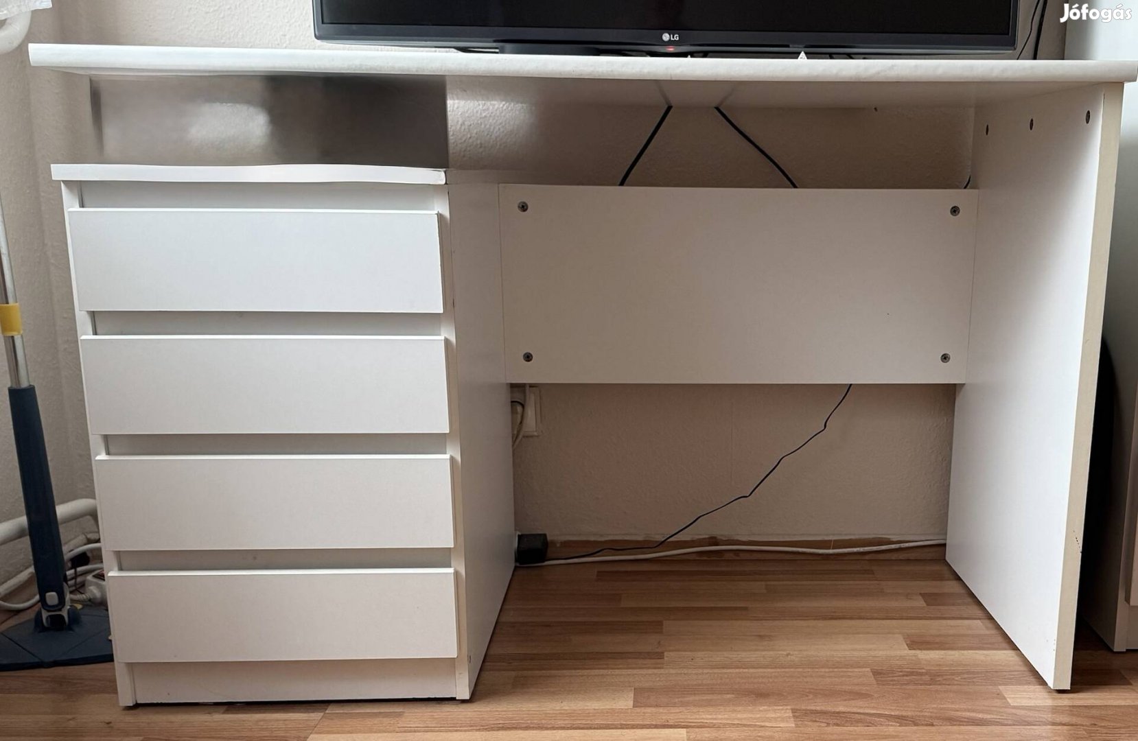 Íróasztal megkímélt