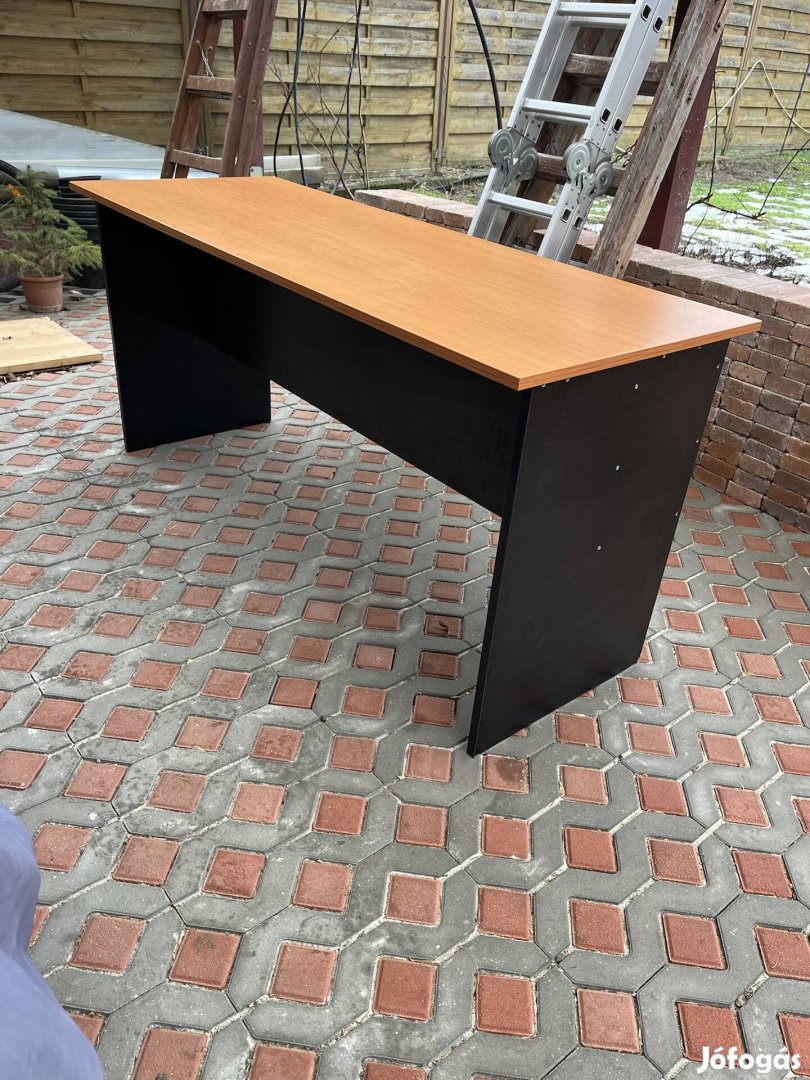Íróasztal-számítógép asztal
