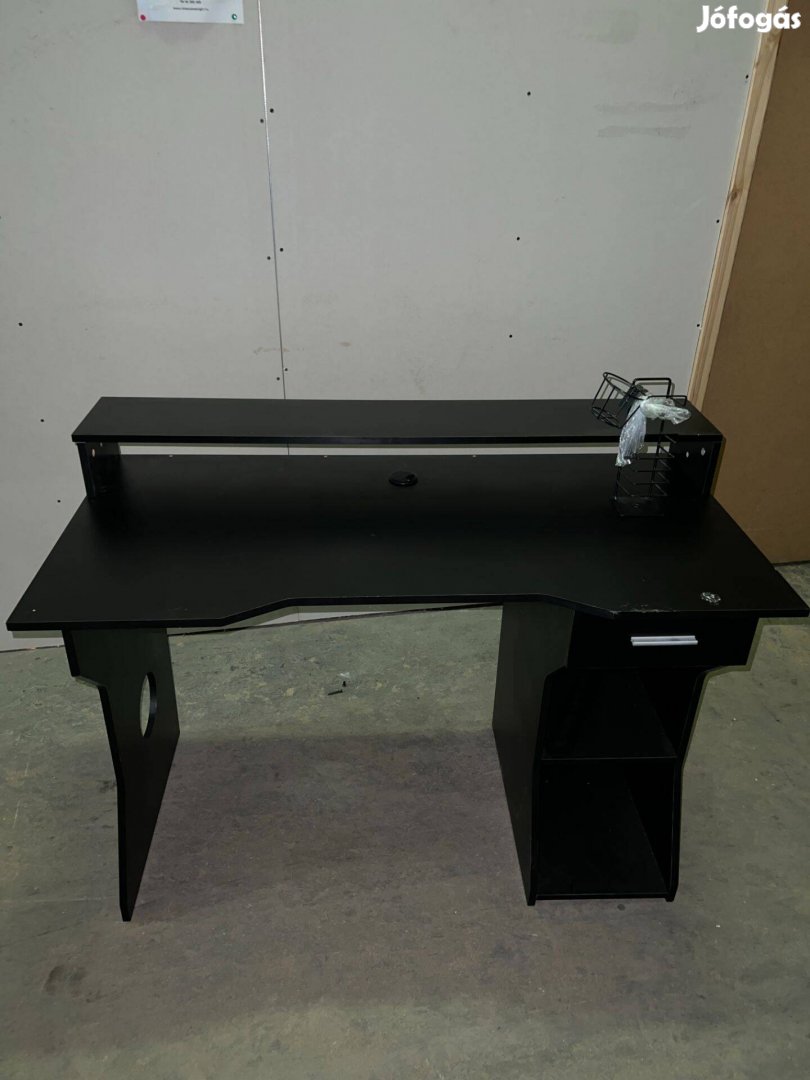 Íróasztal/számítógépasztal