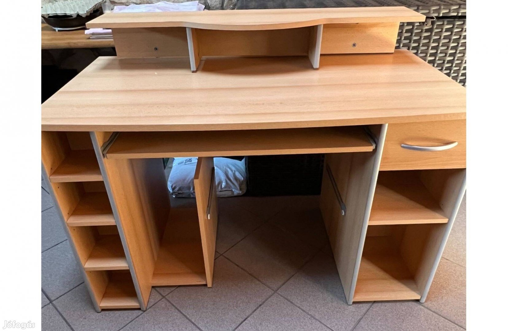 Íróasztal-számítógépasztal eladó 7000 Ft