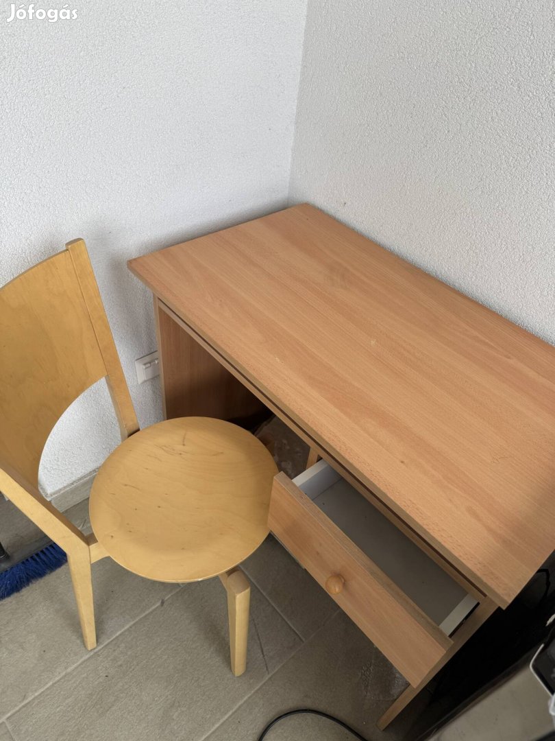 Íróasztal székkel
