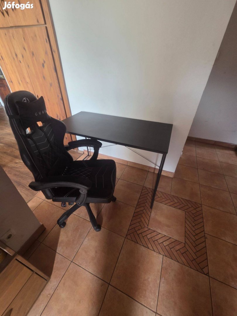 Íróasztal székkel