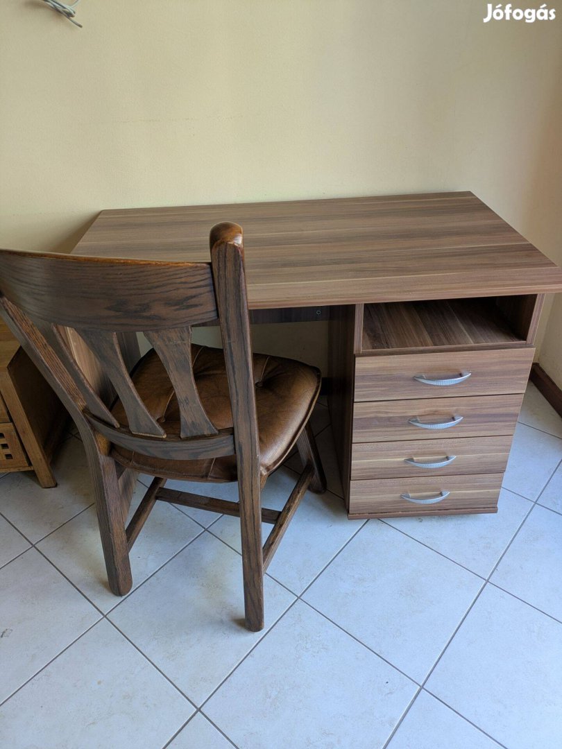 Íróasztal székkel vagy anélkül