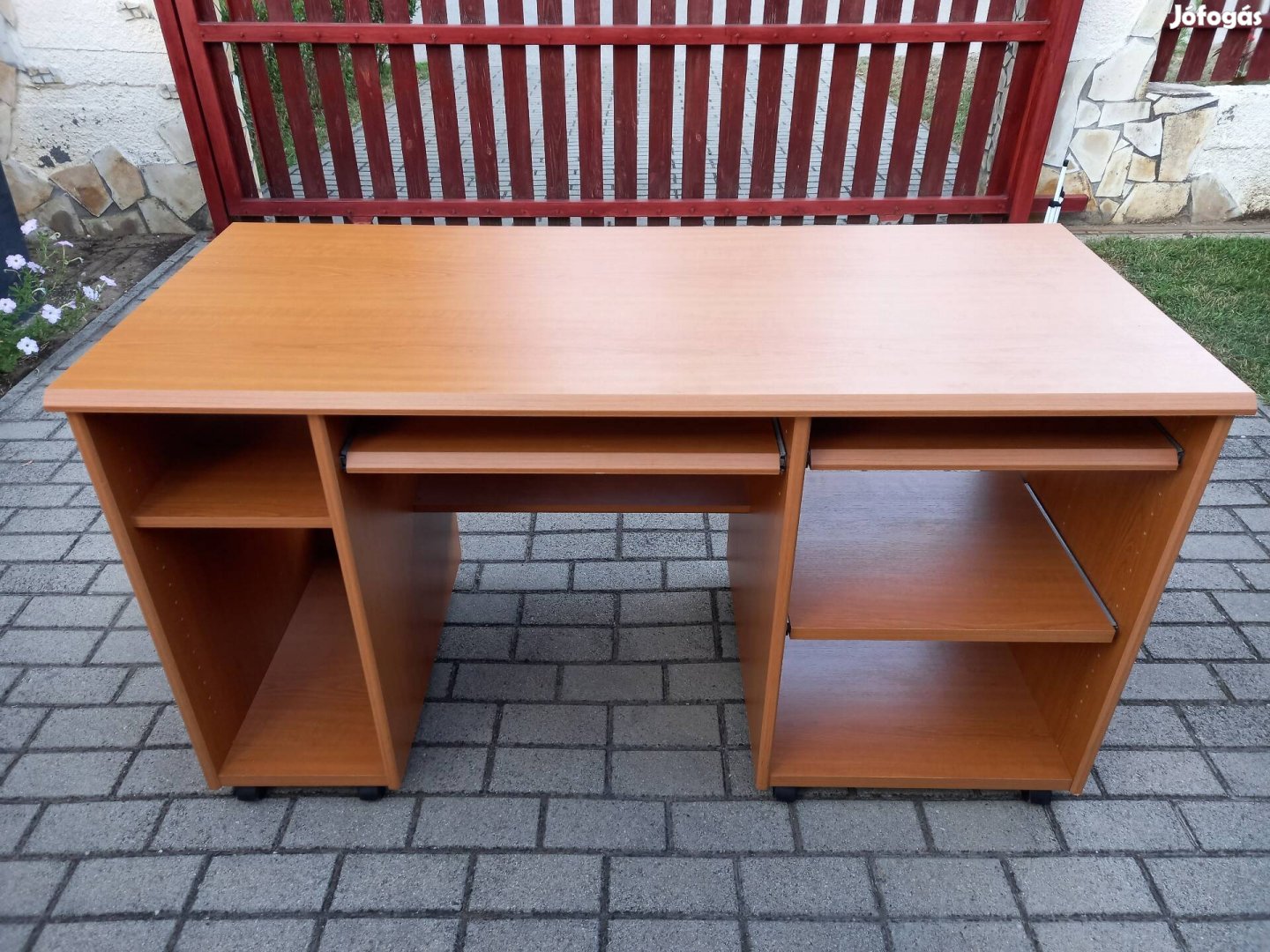 Íróasztal újszerű