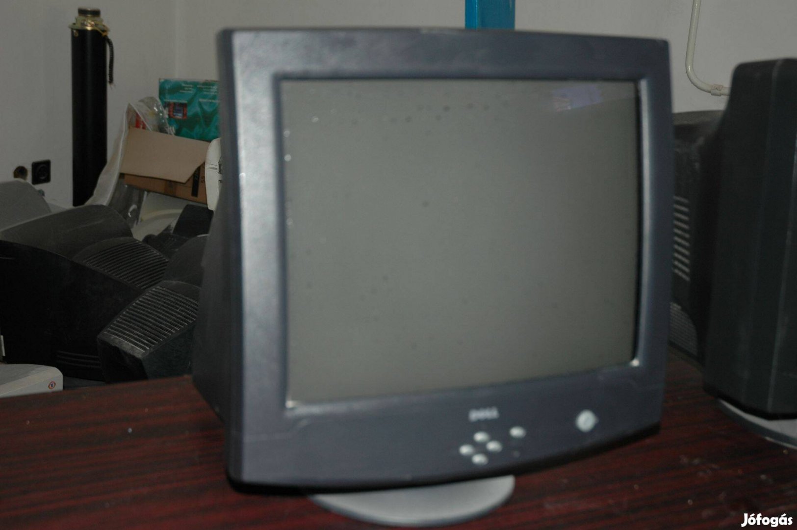 Iroda felszámolásból 17-es keveset használt működő CRT monitorok