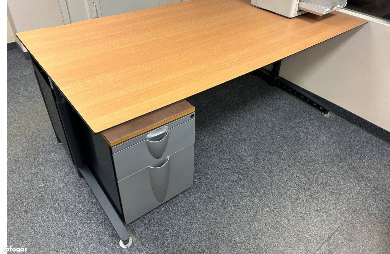 Irodai Asztal 180cm x 100cm+1 vagy 2 gurulós szekrény