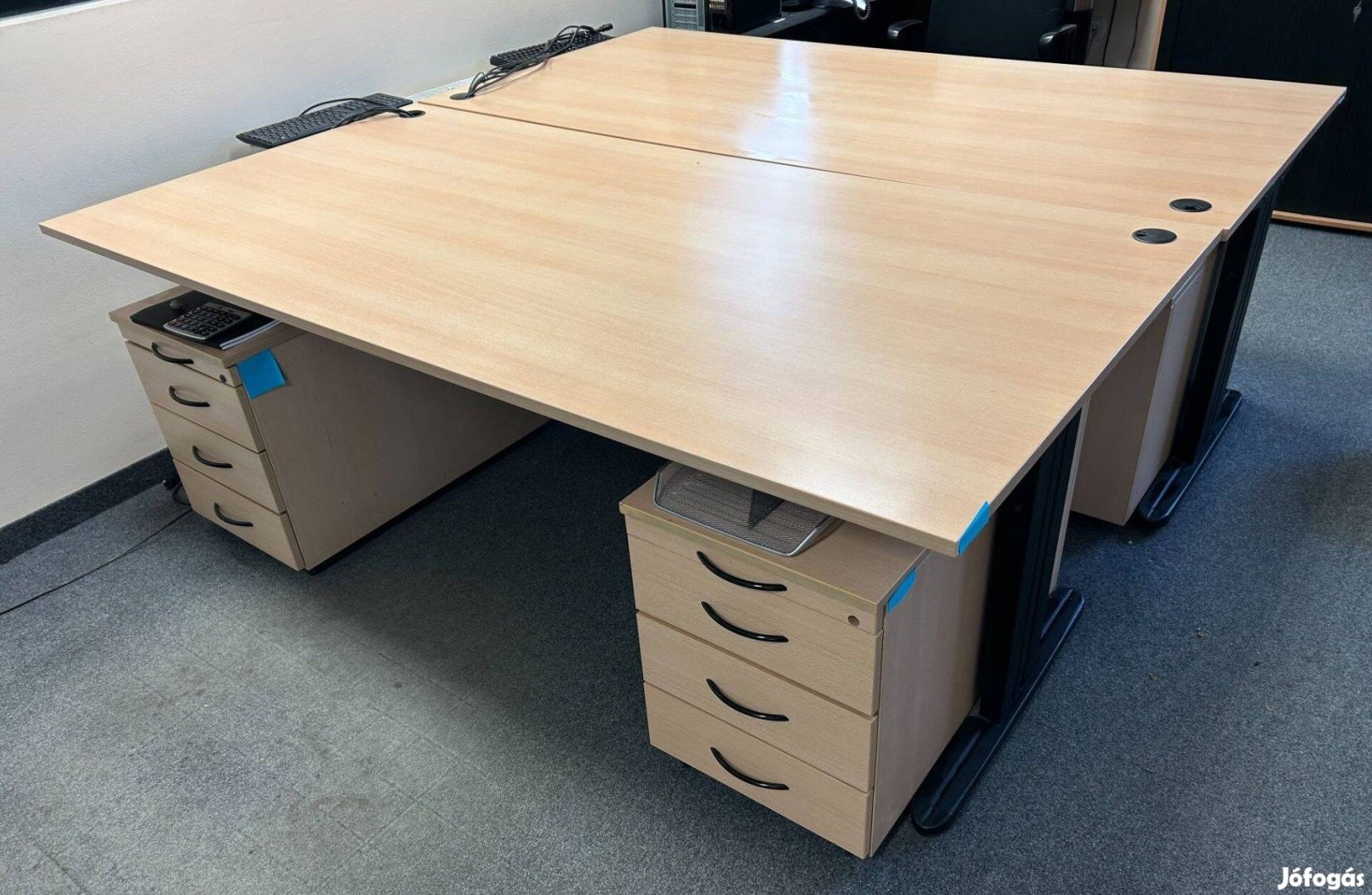 Irodai Asztal 180cm x 100cm + 2db gurulós, fiókos szekrény
