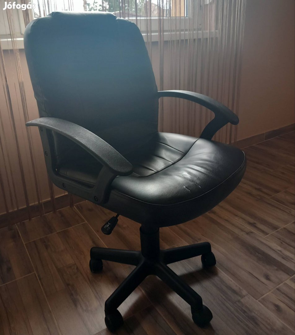Irodai szék,  forgószék fekete műbőr kényelmes