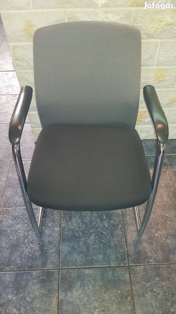 Irodai szék fekete állítható háttámlával eladó
