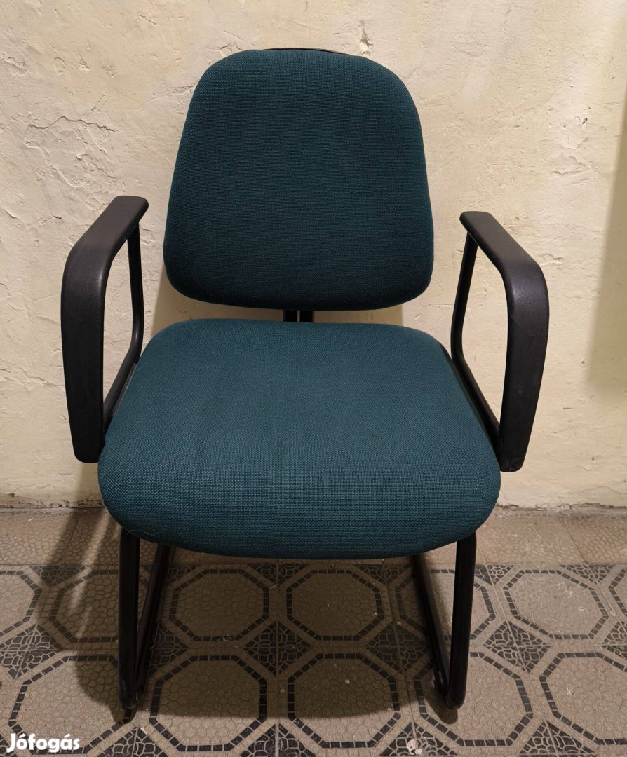 Irodai szék karfával