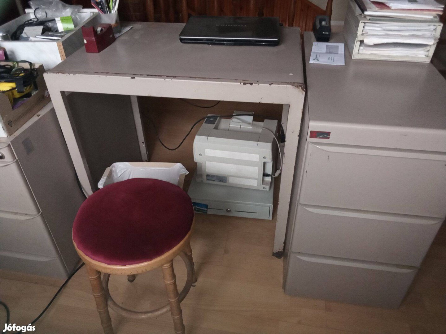 Irodaszett kompletten eladó