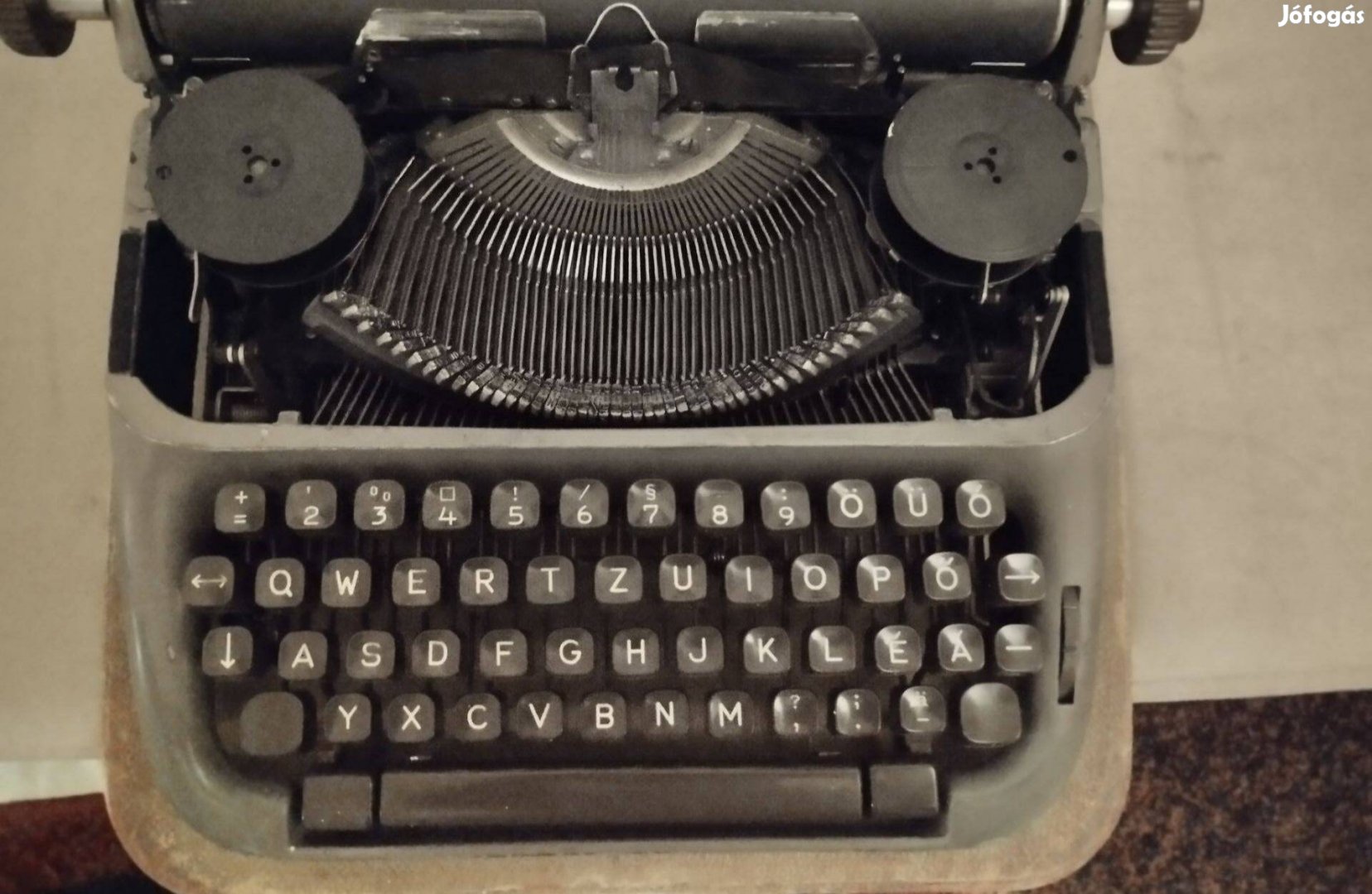 Írógép táskában