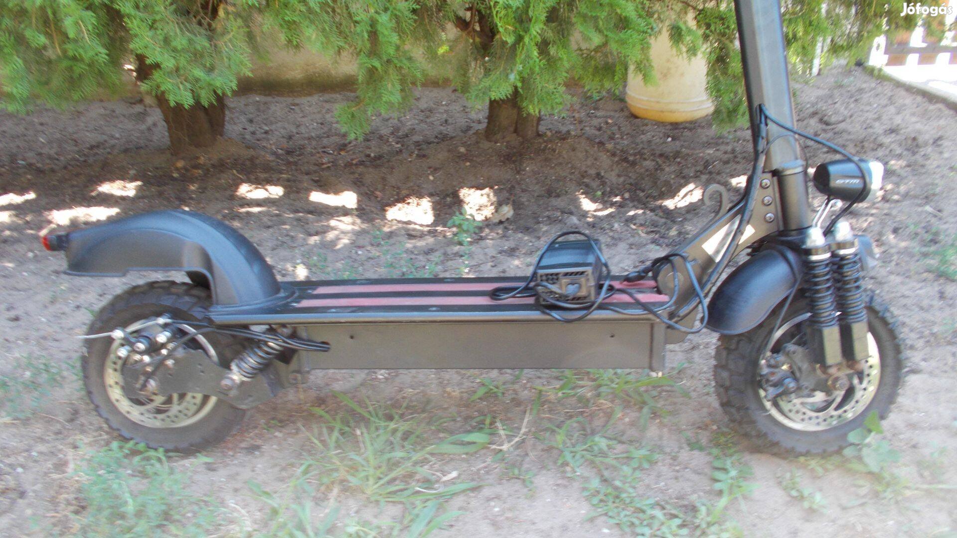 Iscooter elektromos roller 500W motor új 48V 18Ah-ás akkumulátor