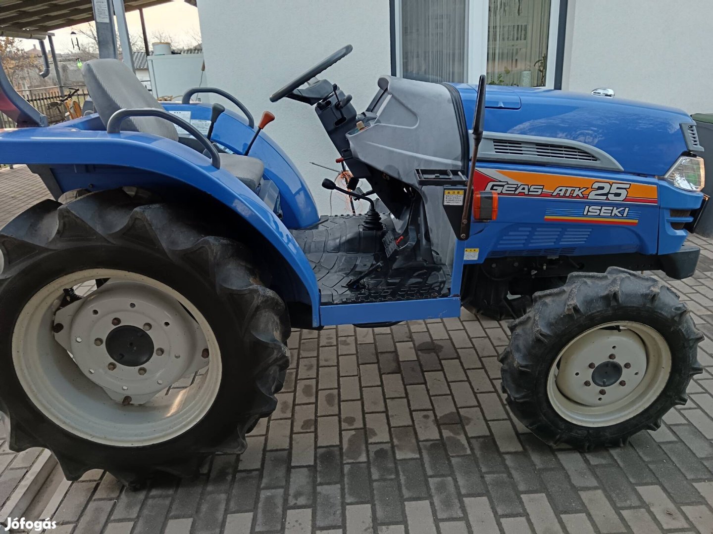 Iseki kistraktor Japán traktor 