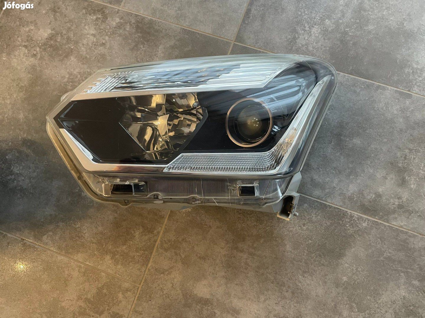 Isuzu D-Max első lámpa (2019)