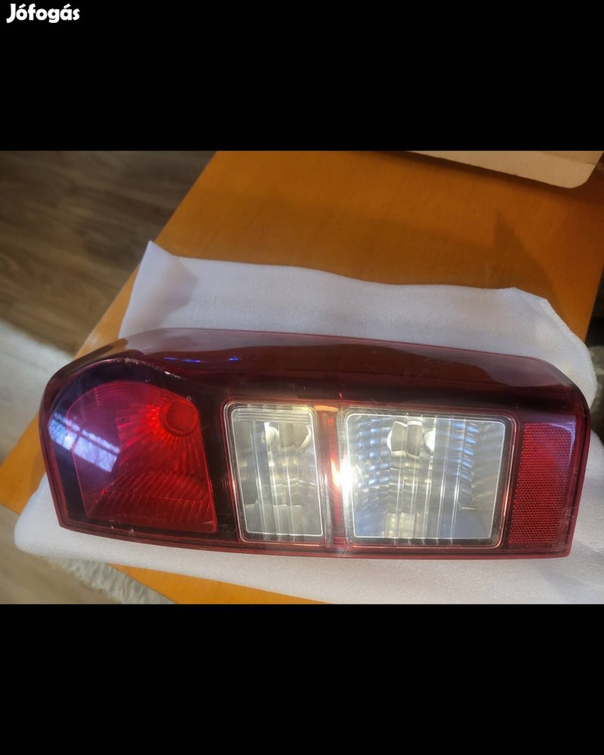 Isuzu D max hátsó lámpa 