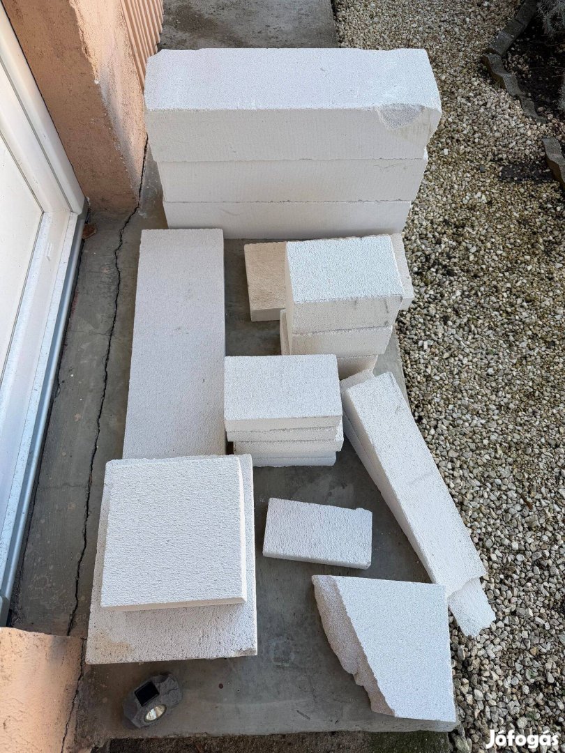 Itong téglák eladók