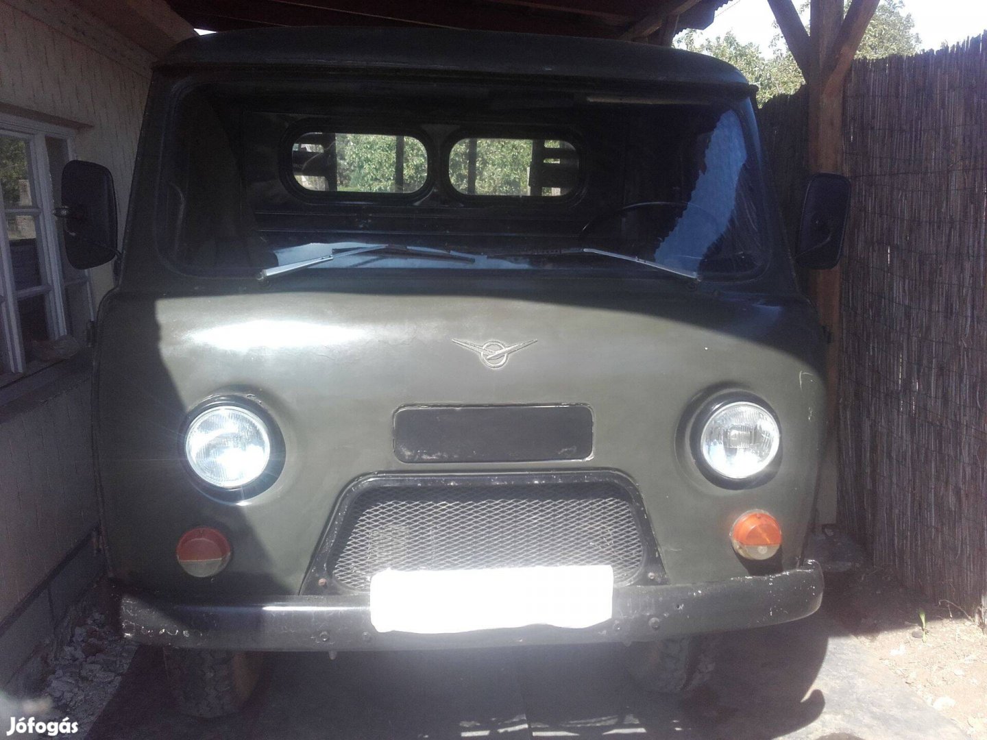 Iván névre hallgató családi UAZ 452 -től megválnék