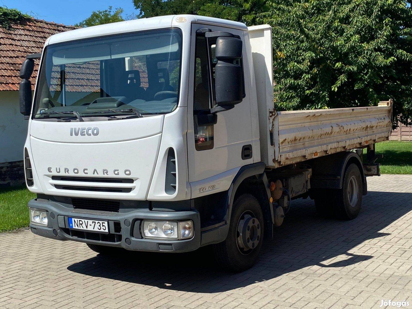 Iveco 100E18 billenős tehergépjármű