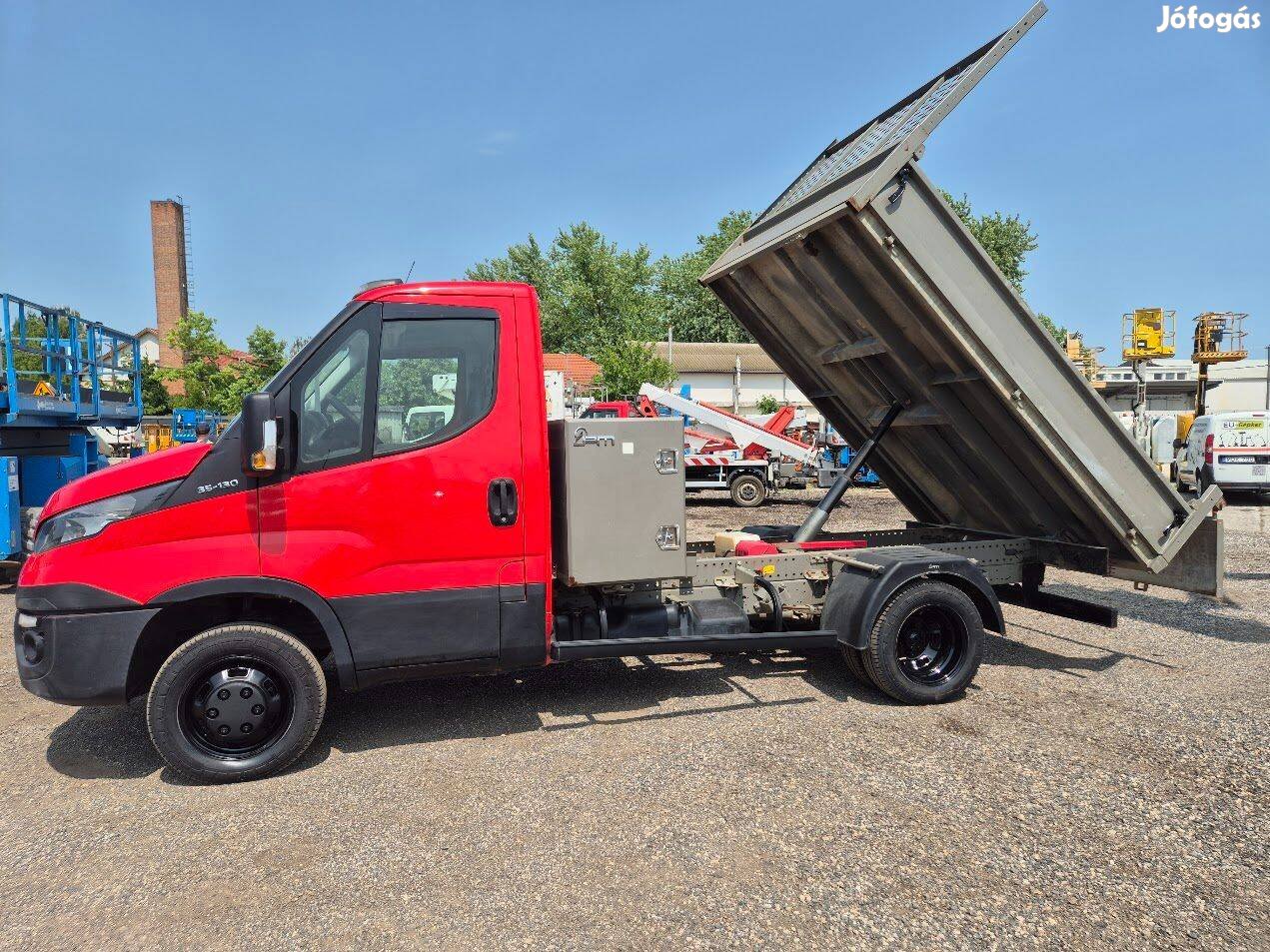 Iveco 35C13 - billenőplatós teherautó