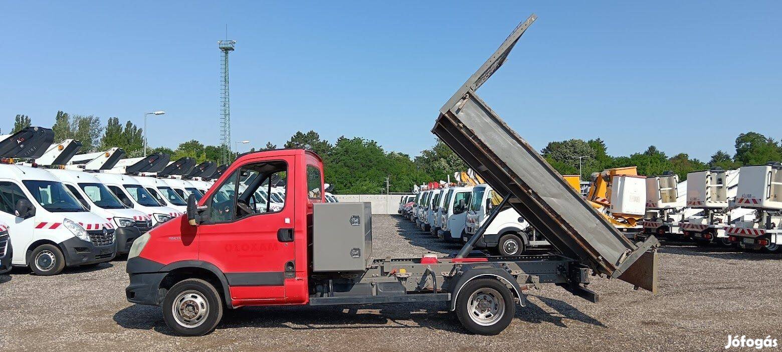 Iveco 35C13 - billenőplatós teherautó
