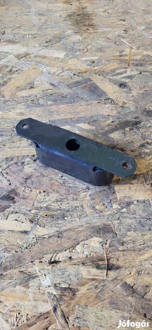 Iveco DAILY 00- Vízhűtő hűtő gumibak gumi támasztó 4210