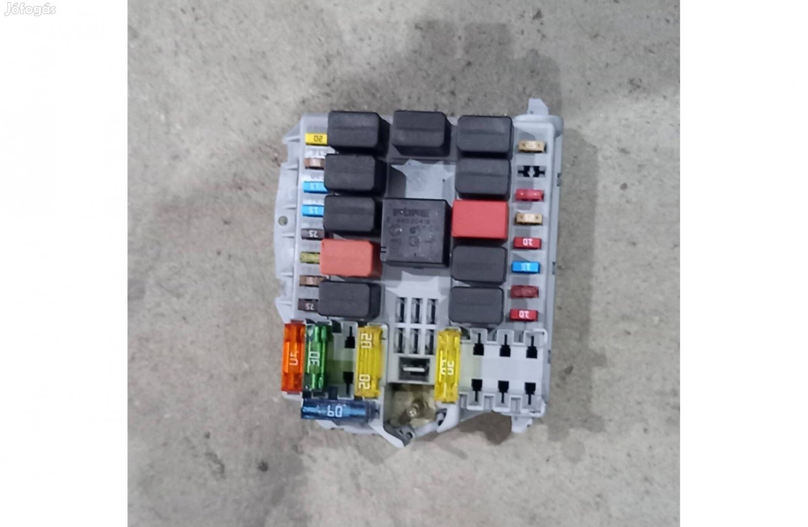 Iveco Daily 06- BSI komfort elektronika biztosíték modul panel 8034