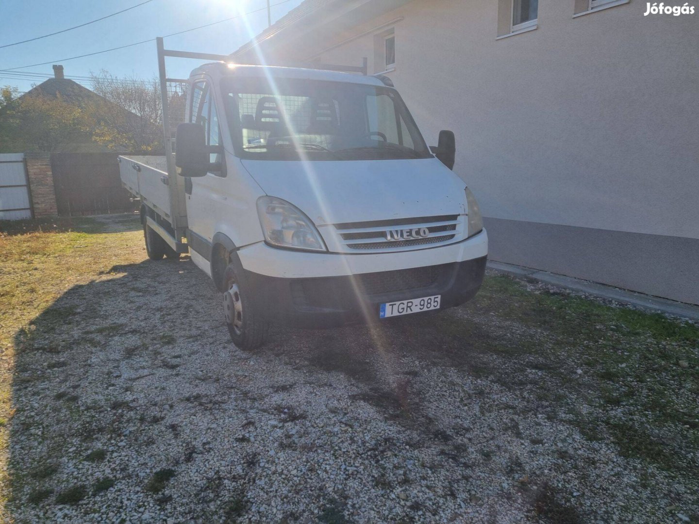Iveco Daily (Billenőplatós)