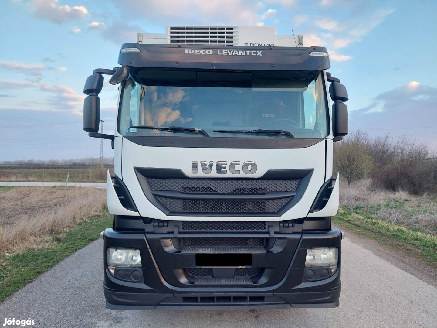 Iveco Stralis dobozos emelőhátfalas hűtős