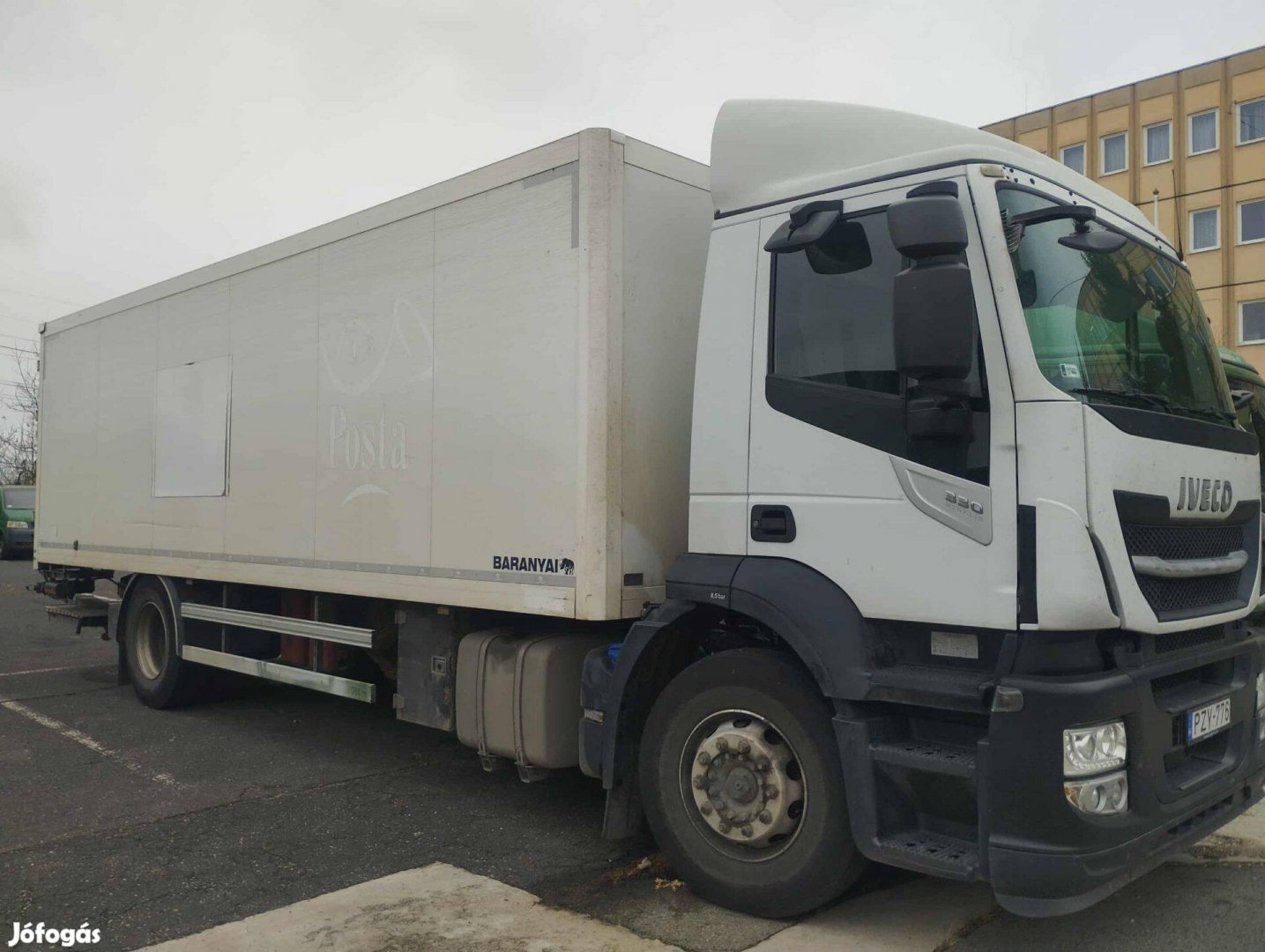 Iveco Stralis hengerfejhibás, 7,20 emelőhátfalas felépítmény