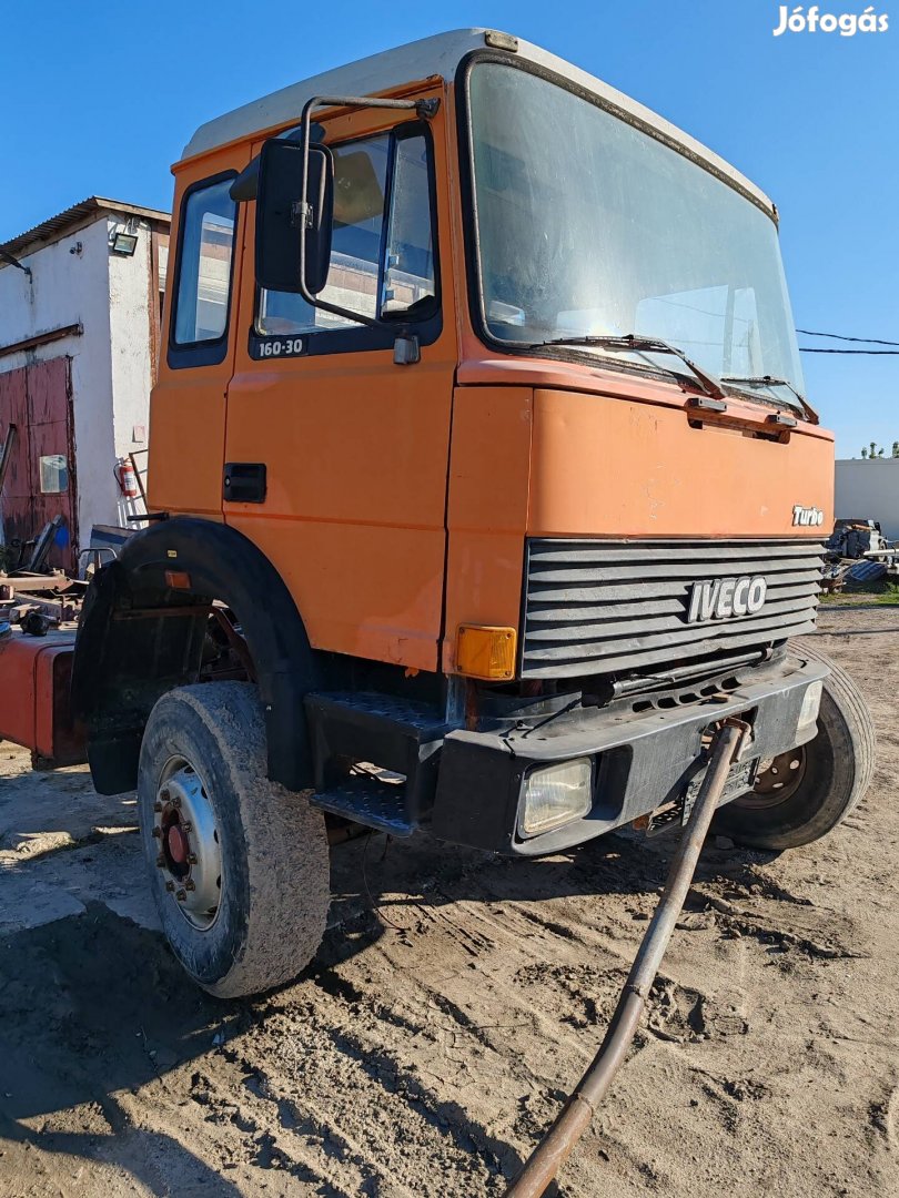 Iveco alkatrész eladó 