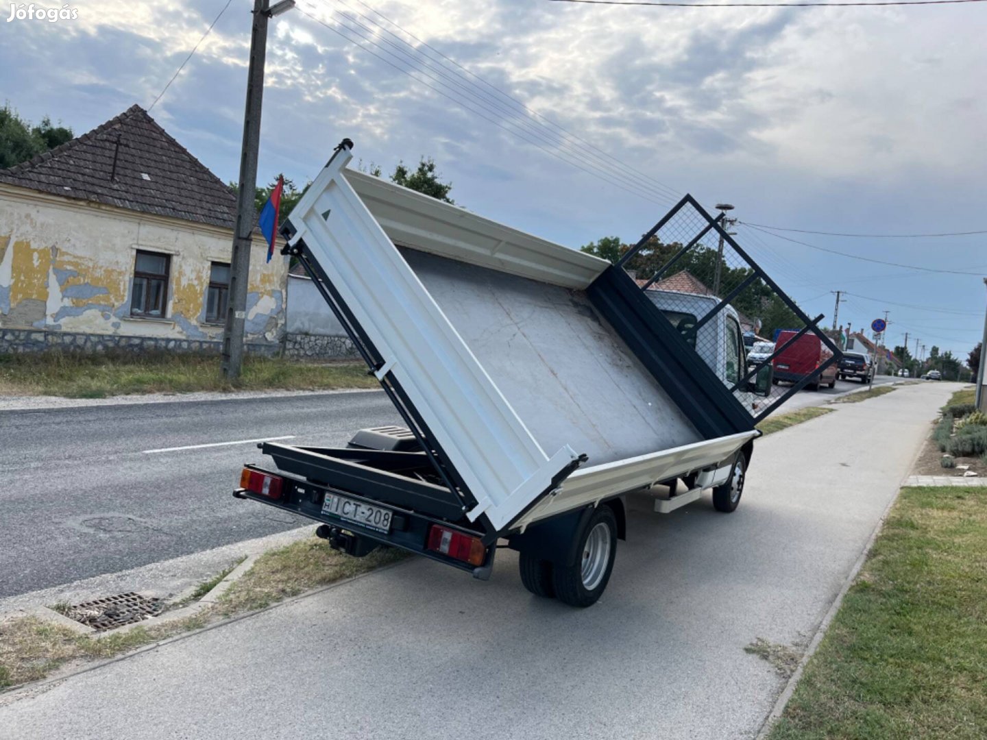 Iveco daily billenő platóval