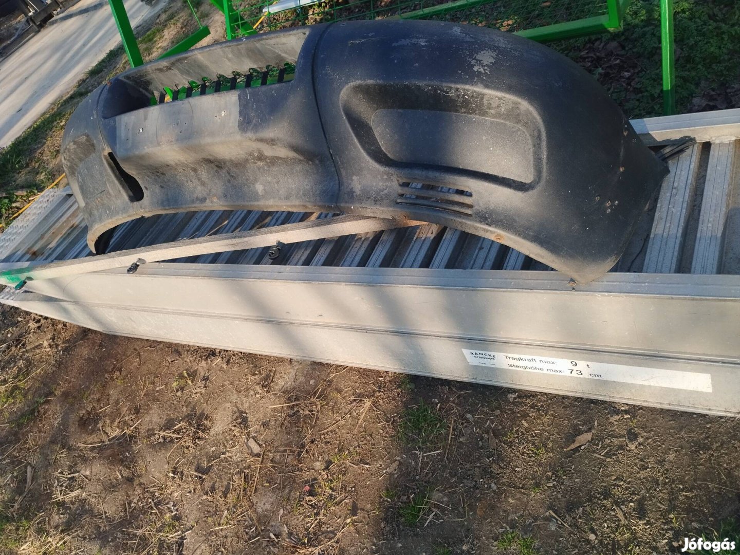 Iveco első lökhárító